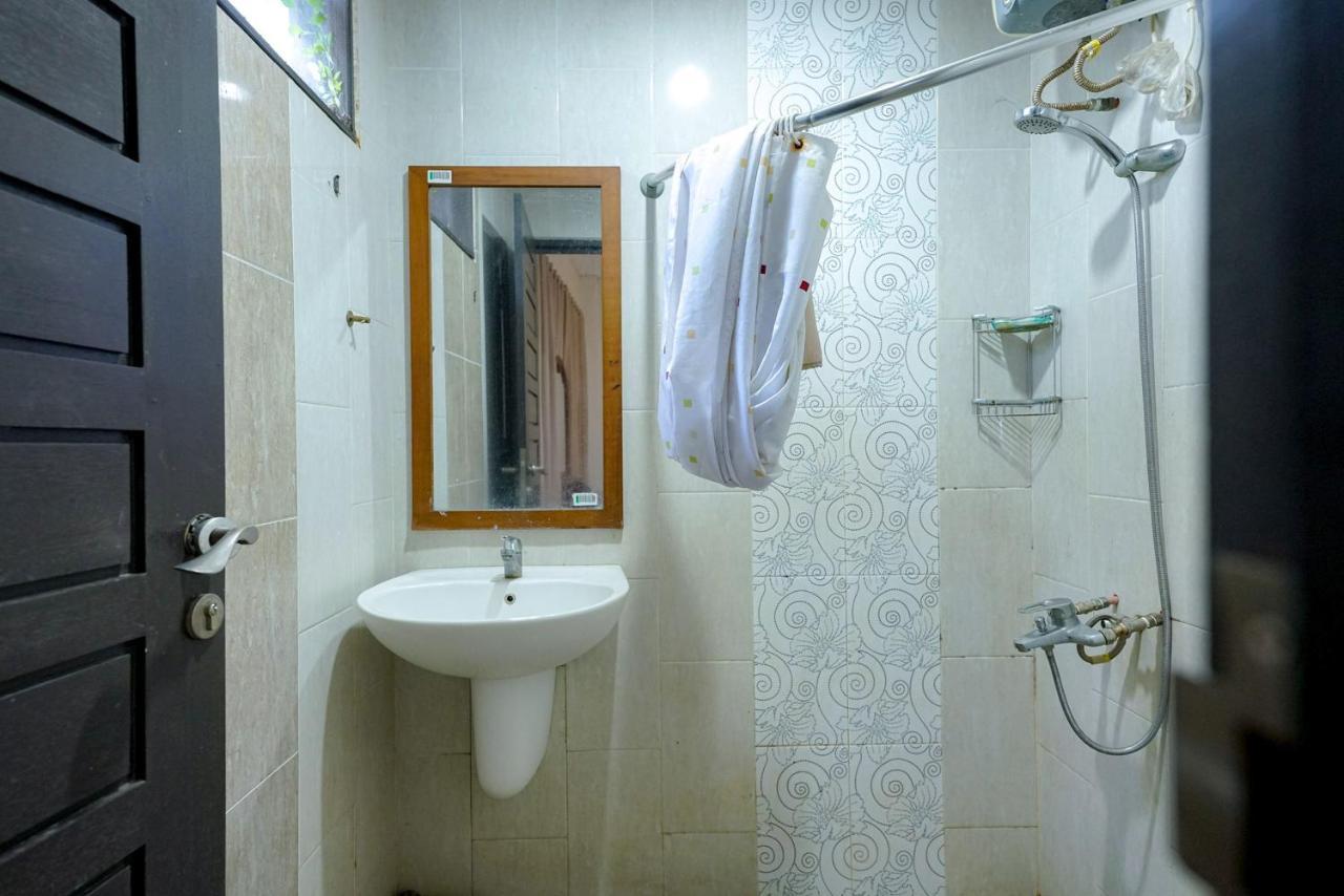 Reddoorz @ Avros Guest House ميدان المظهر الخارجي الصورة